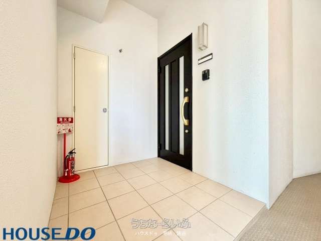 Renovated 2LDK Apartment in Okinawa City's Premium Court Yogi Park Hills - Thumbnail 3