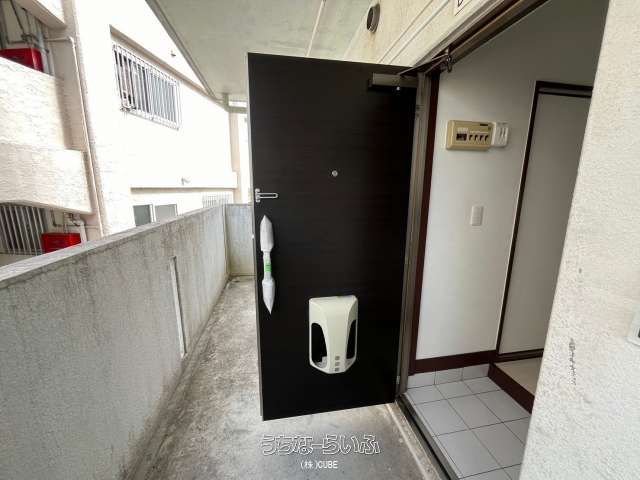 Renovated 2LDK Apartment for Families in Urasoe, Okinawa - Thumbnail 4