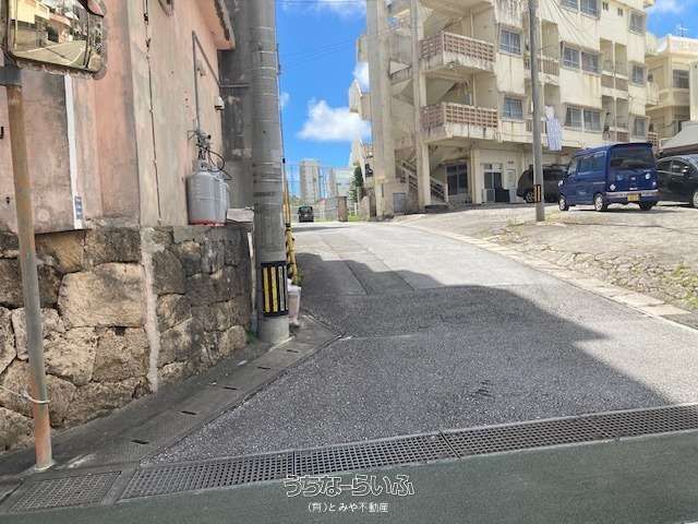 403.5 sqm Land for Sale in Okinawa City, Demolition Possible - Thumbnail 2