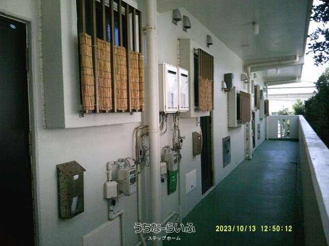 2LDK Apartment for Rent in Chatan, Okinawa with Parking & Storage - Thumbnail 2