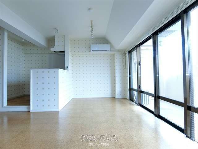 Designer 1R Apartment for Rent in Naha Shin-Toshin, Okinawa - Thumbnail 4