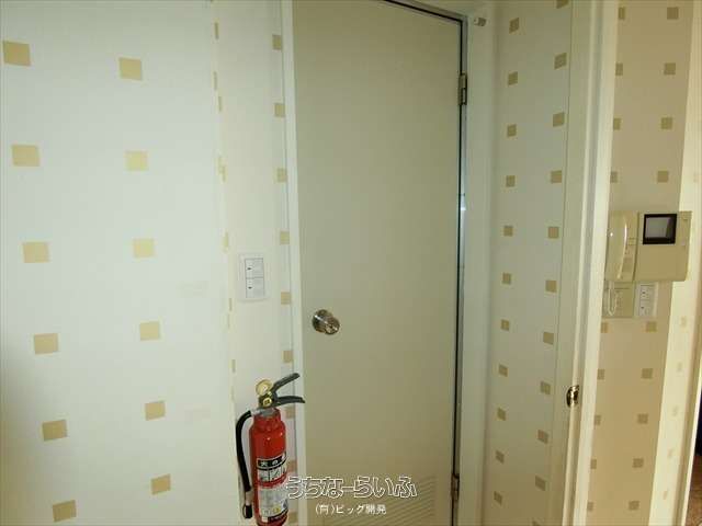 Designer 1R Apartment for Rent in Naha Shin-Toshin, Okinawa - Thumbnail 2