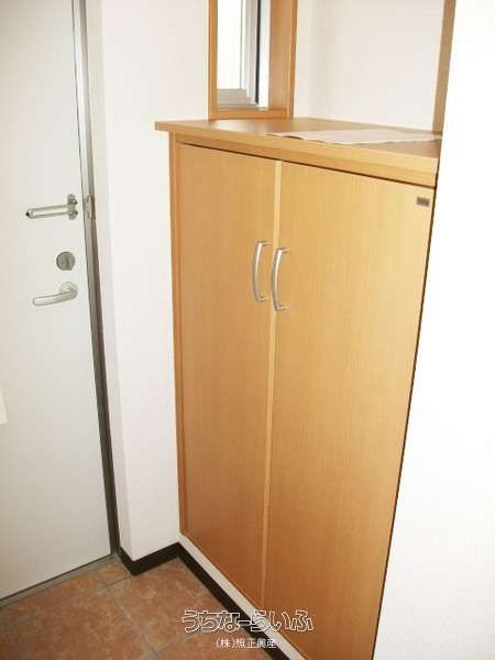 2LDK Apartment for Rent in Naha Shiji with Auto-Lock Security - Thumbnail 4