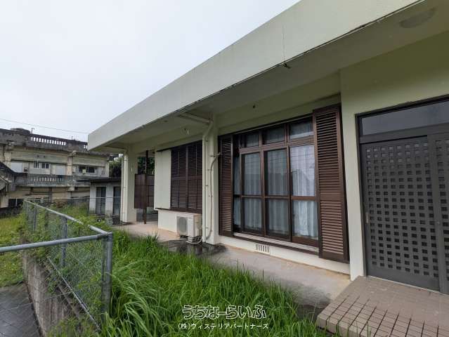 Large 278 Tsubo Plot with RC House in Yaese Town, Okinawa - Thumbnail 3