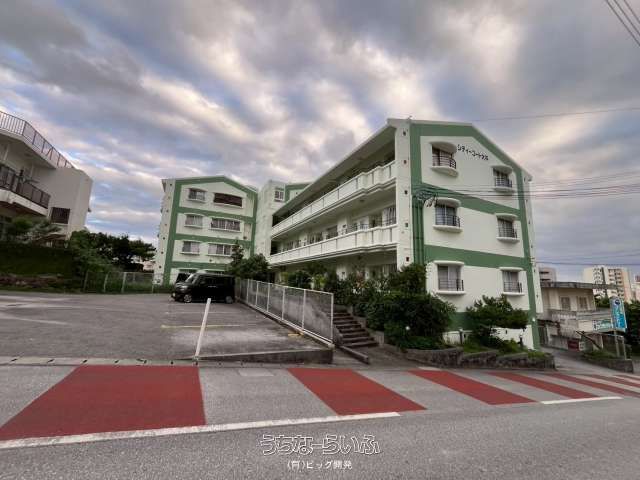 Urasoe Apartment Building for Sale - 29 Units on 1428m² Land - Image 1