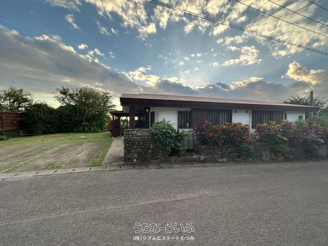 Shop House for Sale in Ishigaki, Okinawa with Sea Views - Thumbnail 2