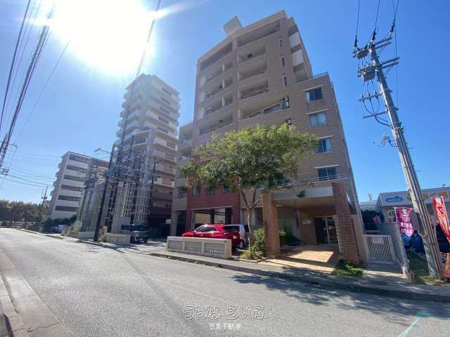 Pet-Friendly 3LDK Apartment for Rent in Naha's Omoromachi - Thumbnail 2