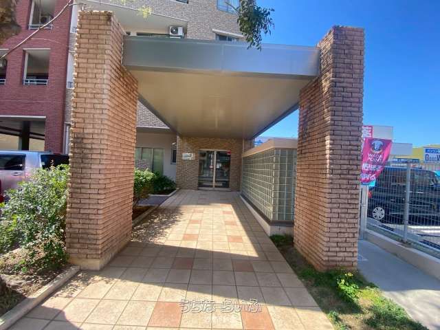 Pet-Friendly 3LDK Apartment for Rent in Naha's Omoromachi - Thumbnail 4