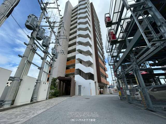 3LDK Corner Apartment with Ocean View in YENN'S PLAZA RYCOM, Okinawa - Thumbnail 2