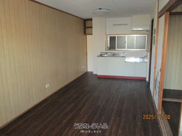 Renovated 1LDK Apartment for Rent in Okinawa City - Thumbnail 3
