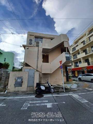 3-Story Commercial Building for Sale in Naha, Okinawa - 8 Units - Image 1