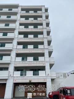 Top-Floor 3LDK Apartment with Wrap-Around Balcony in Kitakagusuku - Thumbnail 2