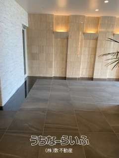 Top-Floor 3LDK Apartment with Wrap-Around Balcony in Kitakagusuku - Thumbnail 4