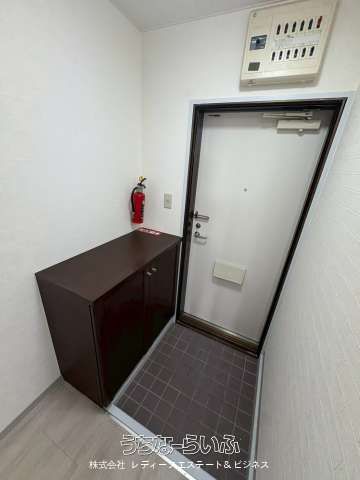 Renovated 3DK Apartment with Ocean View in Naha, Okinawa - Thumbnail 2