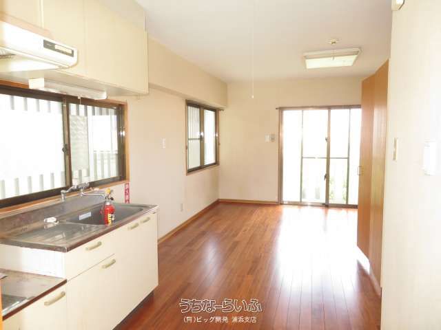 1R Apartment for Rent in Urasoe, Okinawa - No Deposit, No Key Money - Thumbnail 4