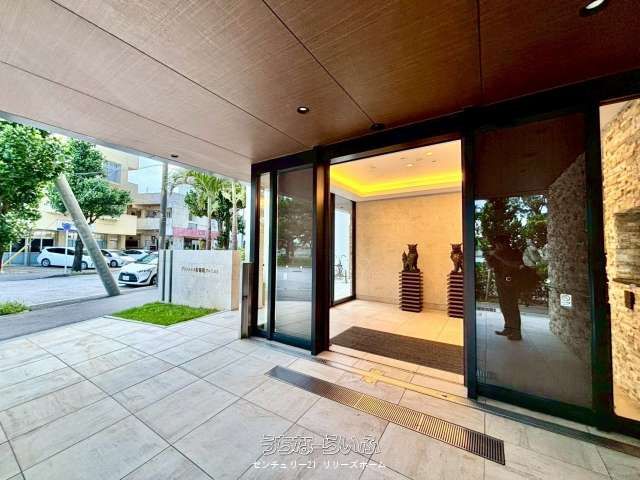 Oceanfront 2LDK Apartment with Concierge in Naha, Okinawa - Thumbnail 4