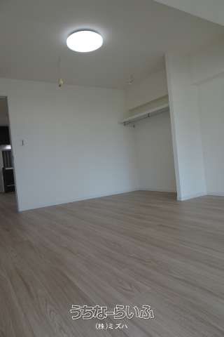 Renovated 2LDK Apartment for Sale in Naha, Near Ashitari Station - Thumbnail 4