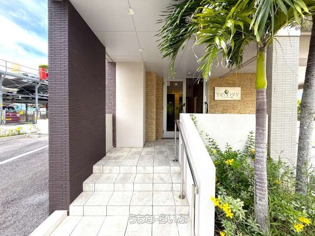 Renovated 3LDK Corner Apartment with Balcony in Naha's Shikina - Thumbnail 2