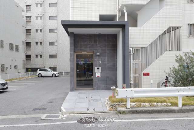 Modern 1LDK Apartment for Rent in Naha, Okinawa - Near Asato Station - Thumbnail 3