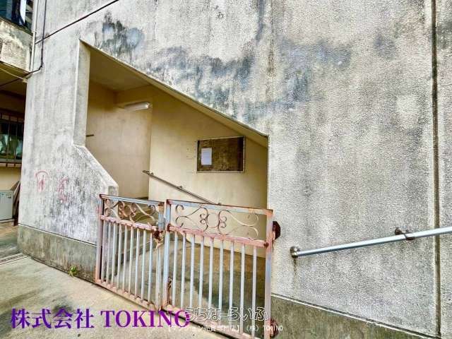 4LDK Top Floor Apartment for Renovation in Tomigusuku, Okinawa - Thumbnail 3