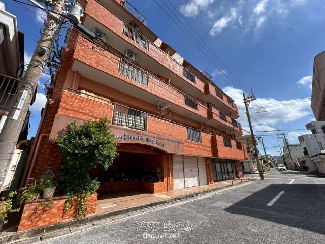 Okinawa City 2DK Apartment for Sale with 8.13% Yield - Image 1
