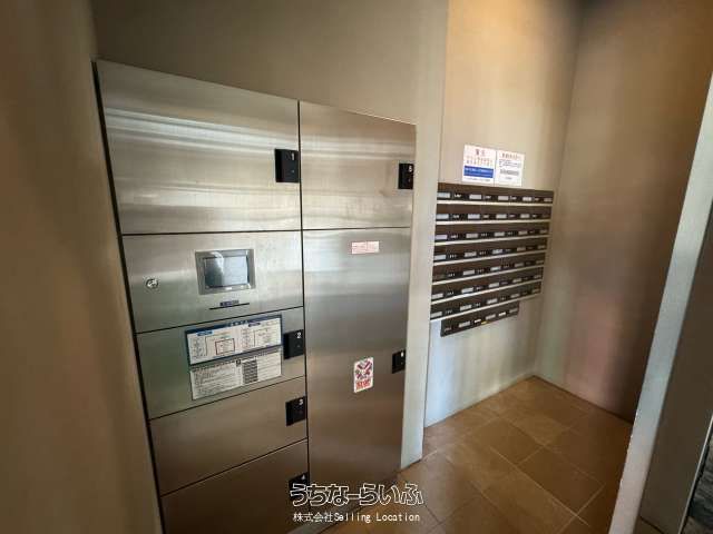 Spacious 2LDK Corner Apartment in Naha's Shintoshin Area - Thumbnail 4