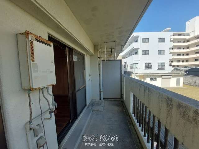 Aguni Apartment 203: 2DK Rental in Urasoe, Okinawa - Thumbnail 2