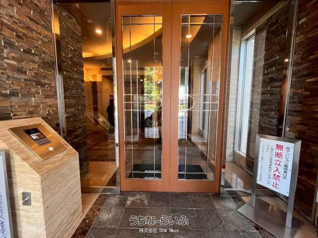 Spacious 2LDK Apartment for Sale in Naha, Okinawa - D'Cladia Mark Branca - Thumbnail 3