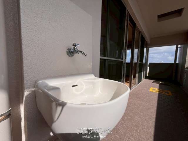 Spacious 2LDK Apartment for Sale in Naha, Okinawa - D'Cladia Mark Branca - Thumbnail 2