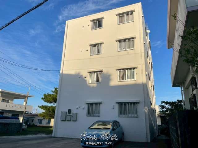 Modern 8-Unit Apartment Building for Sale in Uruma City, Okinawa - Thumbnail 4