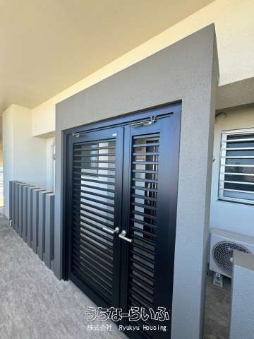 Top-Floor 2LDK Condo for Sale in Chatan, Okinawa with Ocean View - Thumbnail 3