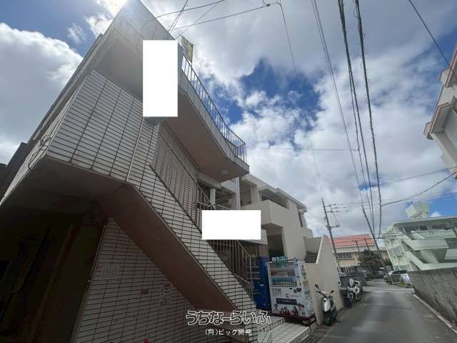 6-Unit Apartment Building for Sale in Urasoe, Okinawa - Investment Property - Image 1