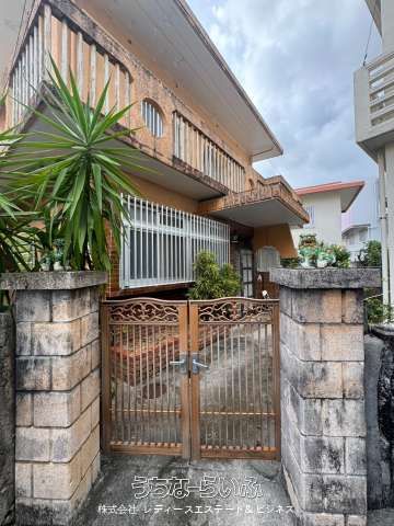 5LDK Detached House for Sale on Large Flat Lot in Urasoe, Okinawa - Thumbnail 2
