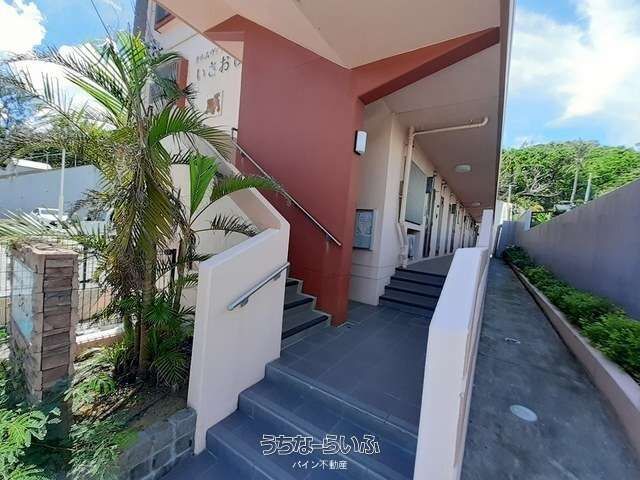 Calm Villa Isaoshi 403: 1LDK Apartment for Rent in Nanjo City, Okinawa - Image 1