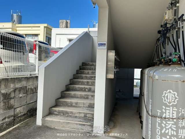 Co-op Iso 102: 2DK Apartment for Rent in Urasoe, Okinawa - Thumbnail 3