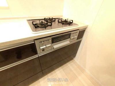 Modern 3LDK Apartment with Views in Yaese, Okinawa — Image 2, Yaese, Okinawa