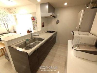 Modern 3LDK Apartment with Views in Yaese, Okinawa — Image 1, Yaese, Okinawa