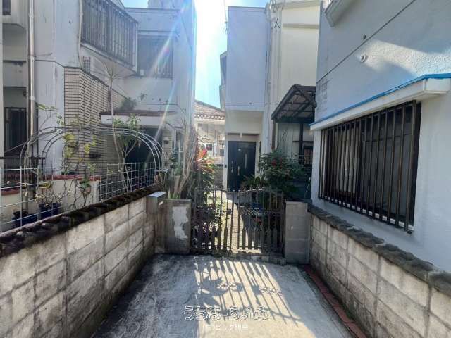 3SLDK Detached House for Sale in Urasoe, Okinawa with 2 Parking - Thumbnail 2