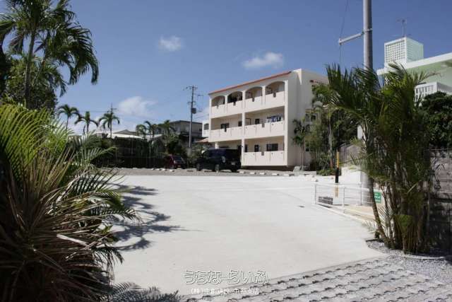 RiRA House 201: Pet-Friendly 2LDK Apartment for Rent in Yomitan - Thumbnail 4