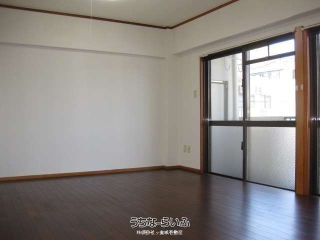 1DK Apartment for Rent in Urasoe, Okinawa - Miyagi Mansion - Thumbnail 4