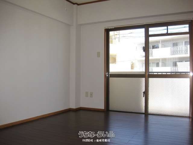 1DK Apartment for Rent in Urasoe, Okinawa - Miyagi Mansion - Thumbnail 2