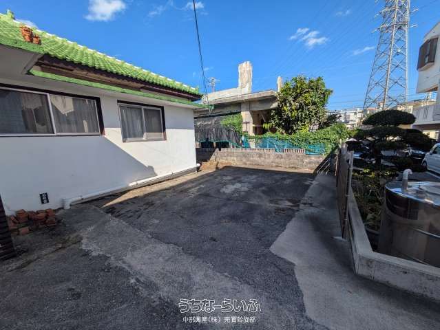 81.4 Tsubo Residential Land for Sale in Okinawa City - Thumbnail 4