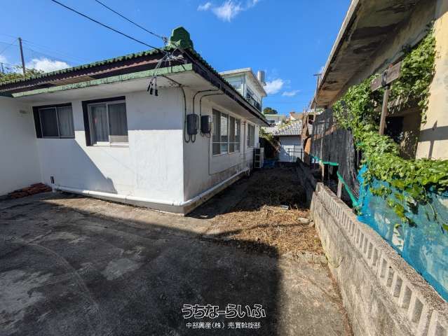 81.4 Tsubo Residential Land for Sale in Okinawa City - Thumbnail 3