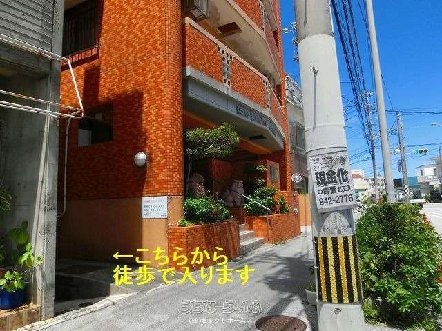 Renovated 2LDK Detached House for Rent in Okinawa City - Thumbnail 2