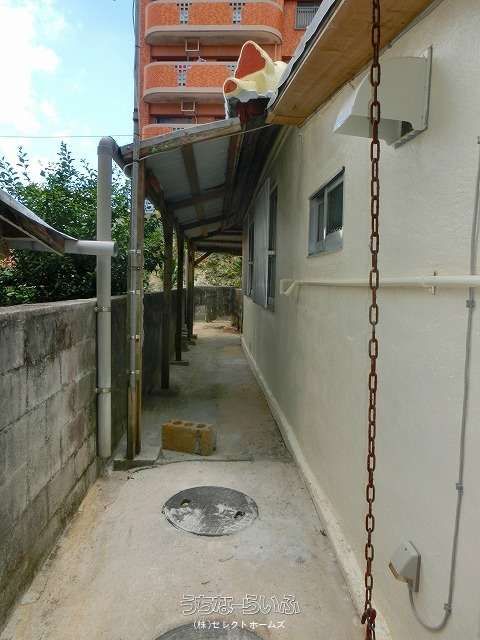 Renovated 2LDK Detached House for Rent in Okinawa City - Thumbnail 3