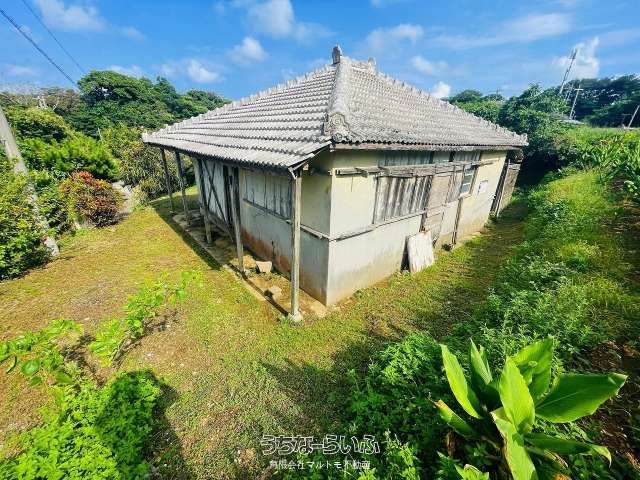 220 Tsubo Land with Old House in Nago, Okinawa for Sale - Thumbnail 3