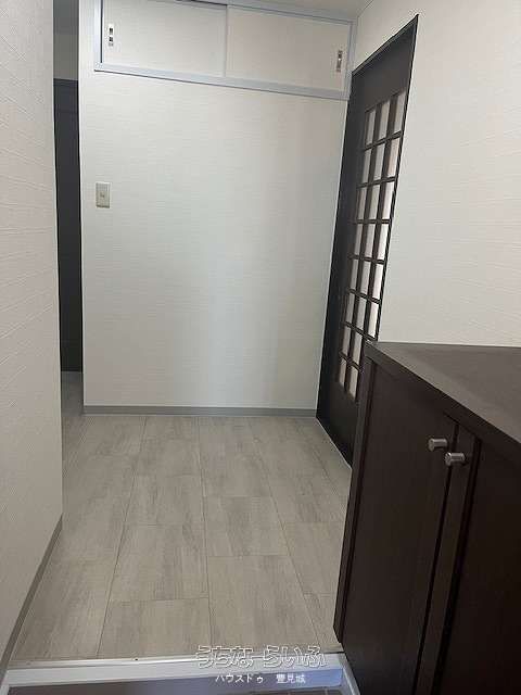 Renovated 3DK Condo with Furniture in Naha's Lions Garden Nagata - Thumbnail 3