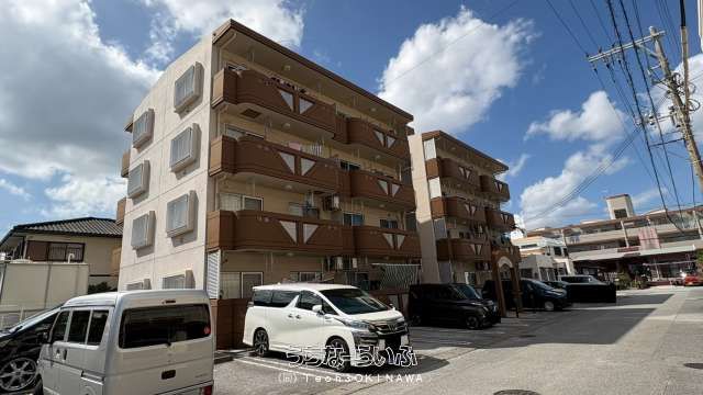 2DK Apartment for Rent in Hiyagon, Okinawa City - Image 1