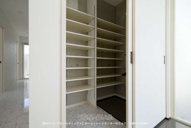 4LDK Investment House for Sale in Uruma, Okinawa with Rental Income - Image 1
