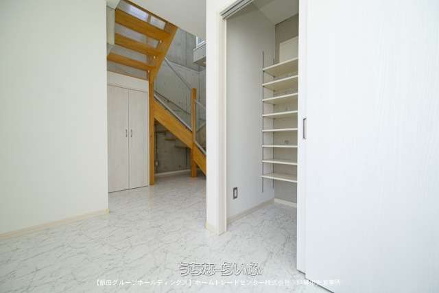 4LDK Investment House for Sale in Uruma, Okinawa with Rental Income - Thumbnail 3